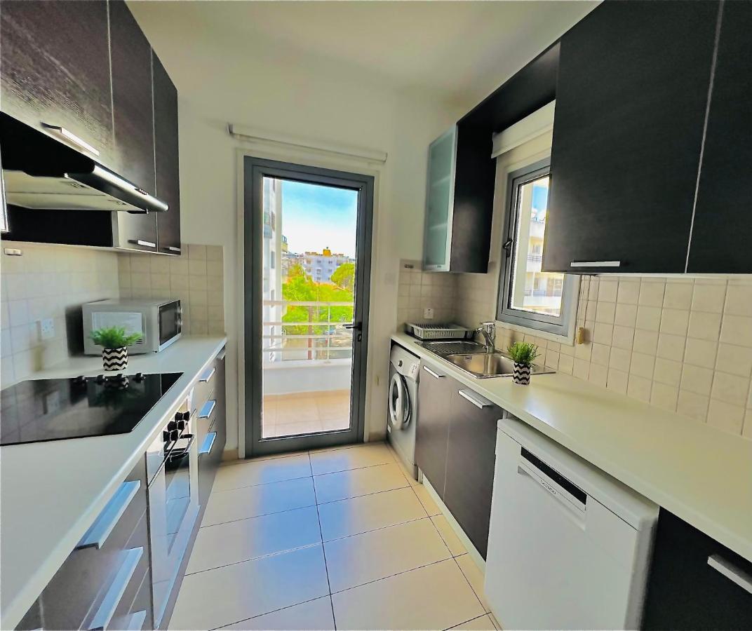 Lara 303 Lägenhet Larnaca Exteriör bild